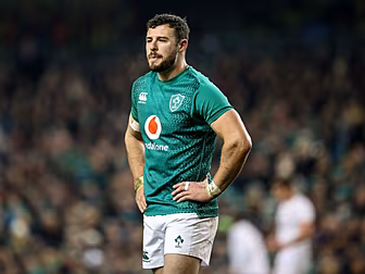 Robbie Henshaw agrees new deal...