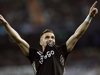 Ajax embarrass Madrid, Spurs s...