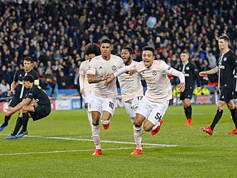Manchester United stun PSG in...