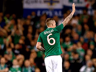 Glenn Whelan signs contract ex...