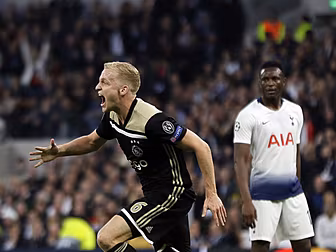 Ajax edge Tottenham in London