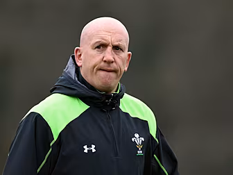 Edwards to leave role with Wal...