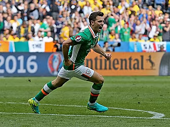 Wes Hoolahan set to join Cambr...