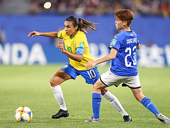 Italy top Group C despite defe...