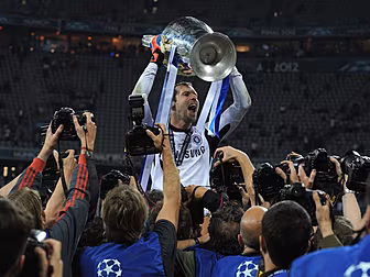 Chelsea bring back Petr Cech