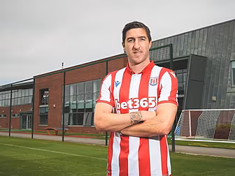 Stephen Ward signs for Stoke C...