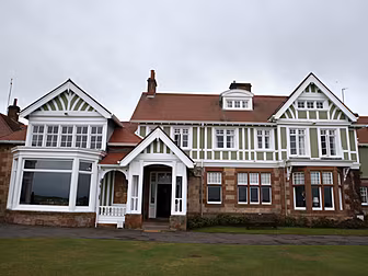 Muirfield votes to admit femal...