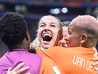 Groenen goal guides Dutch to W...