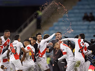 Peru shock Chile to reach Copa...