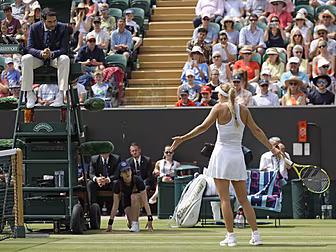Wozniacki fumes at hawk-eye fo...