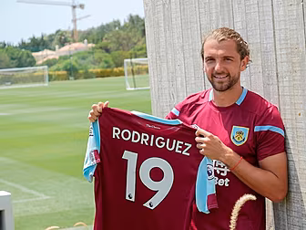 Burnley sign Jay Rodriguez fro...