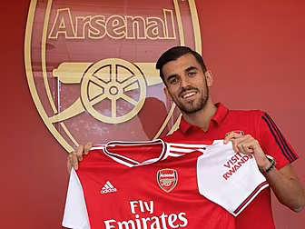 Arsenal confirm loan signing o...