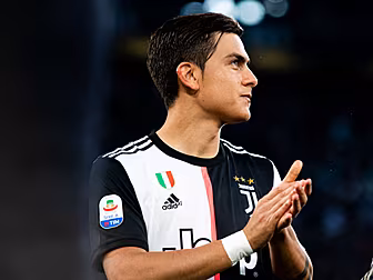 Manchester United in talks wit...