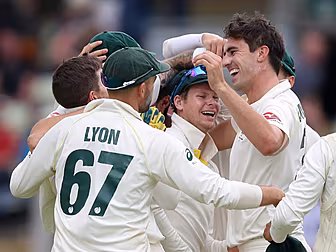 Australia claim first Test in...