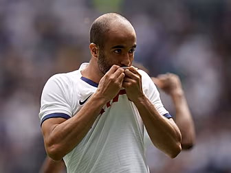 Lucas Moura signs new Spurs co...