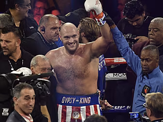 Tyson Fury splits with trainer...