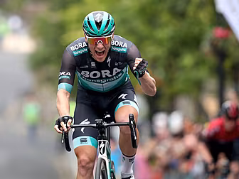 Sam Bennett completes a hat-tr...