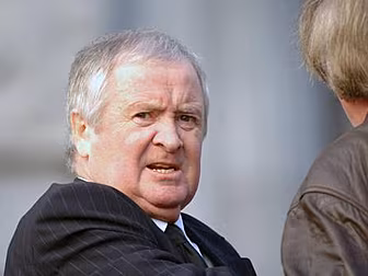 Roy Keane's father Maurice pas...