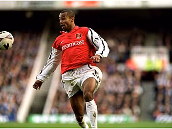 Ashley Cole announces retireme...