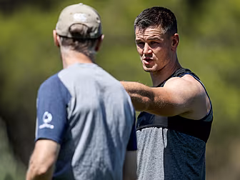 Johnny Sexton sits out Irish r...