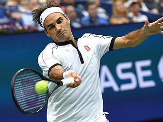 Roger Federer progresses to th...