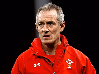 Rob Howley apologises for brea...