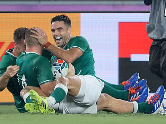 Ireland hammer Scotland in per...