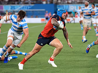 England secure quarter-final s...