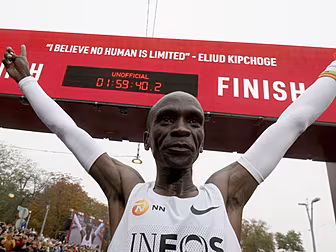 Kipchoge makes history by runn...