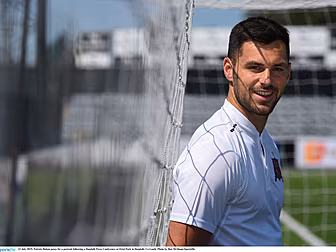 Dundalk's Patrick Hoban signs...