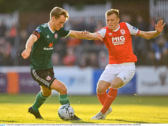 St Patrick's Athletic carry sl...