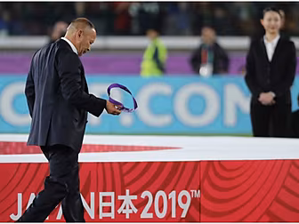 Eddie Jones tight lipped on hi...
