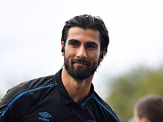 Everton's Andre Gomes discharg...