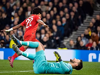 Lloris undergoes surgery and i...