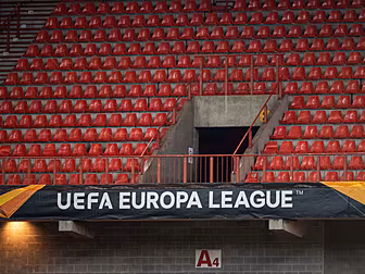 Eintracht Frankfurt fans banne...