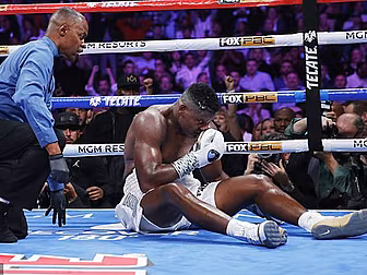 Deontay Wilder's golden snitch...