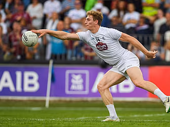Kildare footballers handed boo...