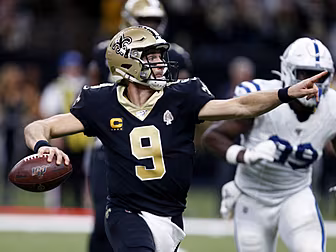 Drew Brees breaks Peyton Manni...