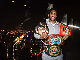 Joshua offers to spar Fury in...