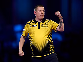 Dave Chisnall whitewashes MVG...