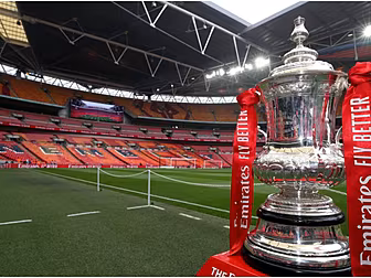 Holders Manchester City face F...