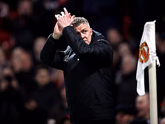 Manchester United board give S...