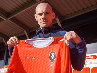 Darron Gibson joins League Two...