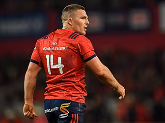 Andrew Conway signs new Munste...