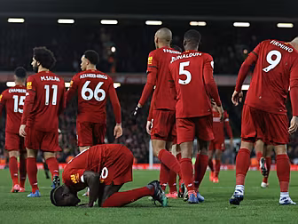 Liverpool survive West Ham sca...