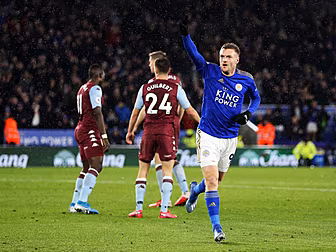 Jamie Vardy signs new contract...