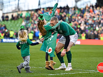 Keith Earls pleads with public...