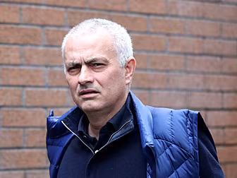 Mourinho slams 'disgraceful de...
