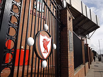 Liverpool hit back at mayor Jo...
