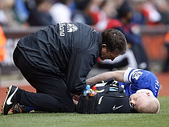 Premier League medical staff u...